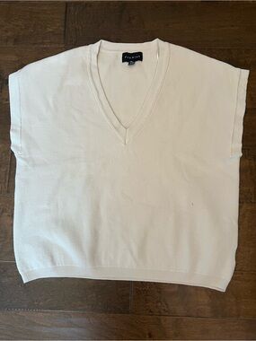 Premise Women’s V-Neck Short Sleeve Sweater Vest in Ivory